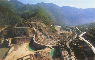 Physical Construction Progress of Arch Cofferdam and Power intake Dam Section (Frebruary,1999)